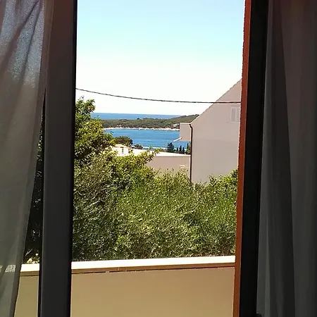 Laura Hvar Town