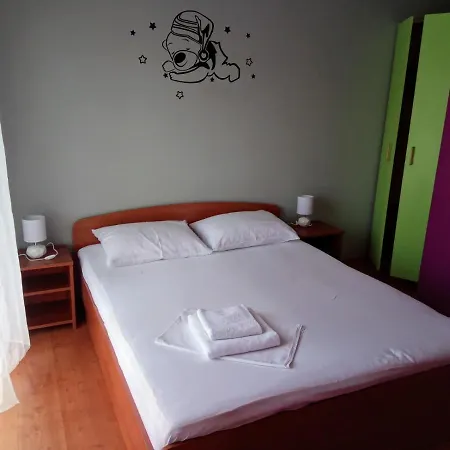 Laura Apartment *