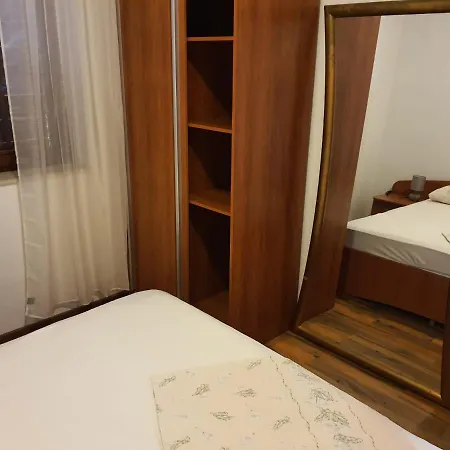Laura Apartment *